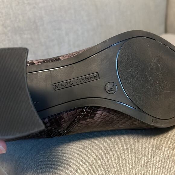 Marc Fisher Dyvine grey snake heeled bootie size 7 - Picture 8 of 9